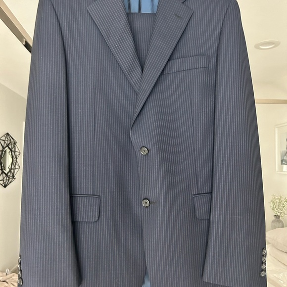 Hickey Freeman men’s Navy suit with pinstripes